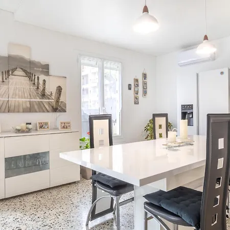 D'hotes Au Bougainvillier 住宿加早餐酒店 佩皮尼昂