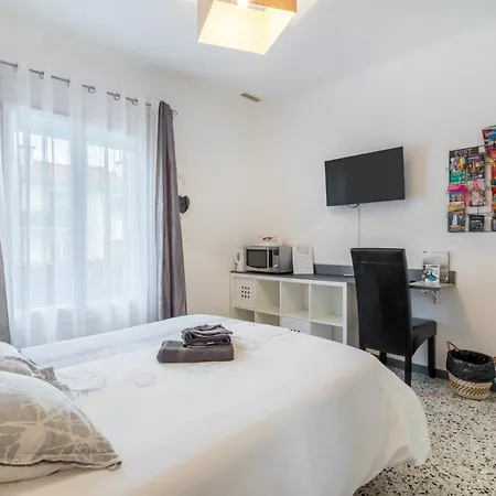 D'hotes Au Bougainvillier 住宿加早餐酒店 佩皮尼昂