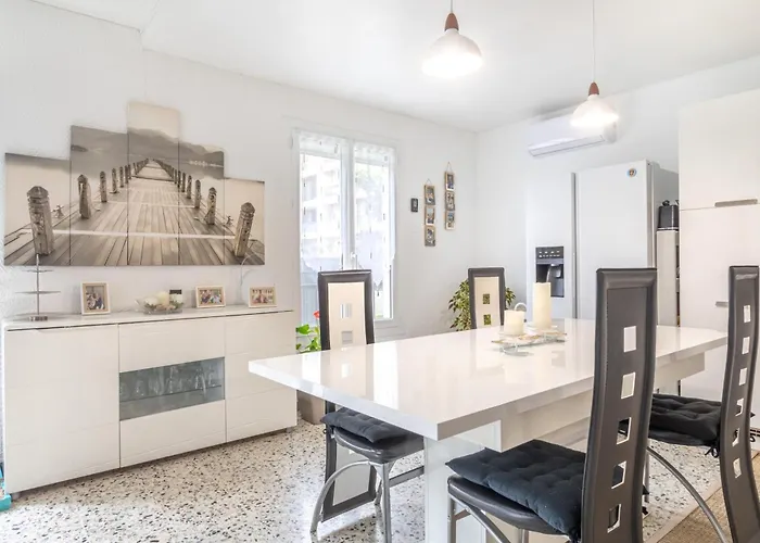 D'hotes Au Bougainvillier 住宿加早餐酒店 佩皮尼昂